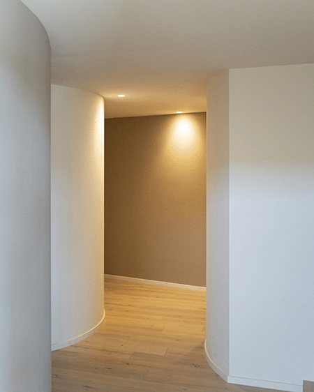 un-corridoio-moderno-a-senigallia-ancona Una casa dal design unico - Nuova Comes